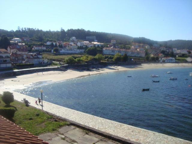 Hotel Corcubion Playa De Quenxe Ruang foto