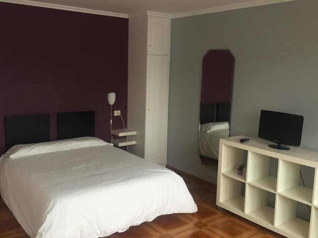 Hotel Corcubion Playa De Quenxe Ruang foto